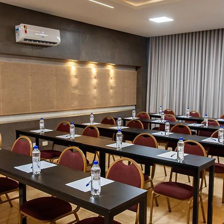London Hotel לונדרינה מראה חיצוני תמונה