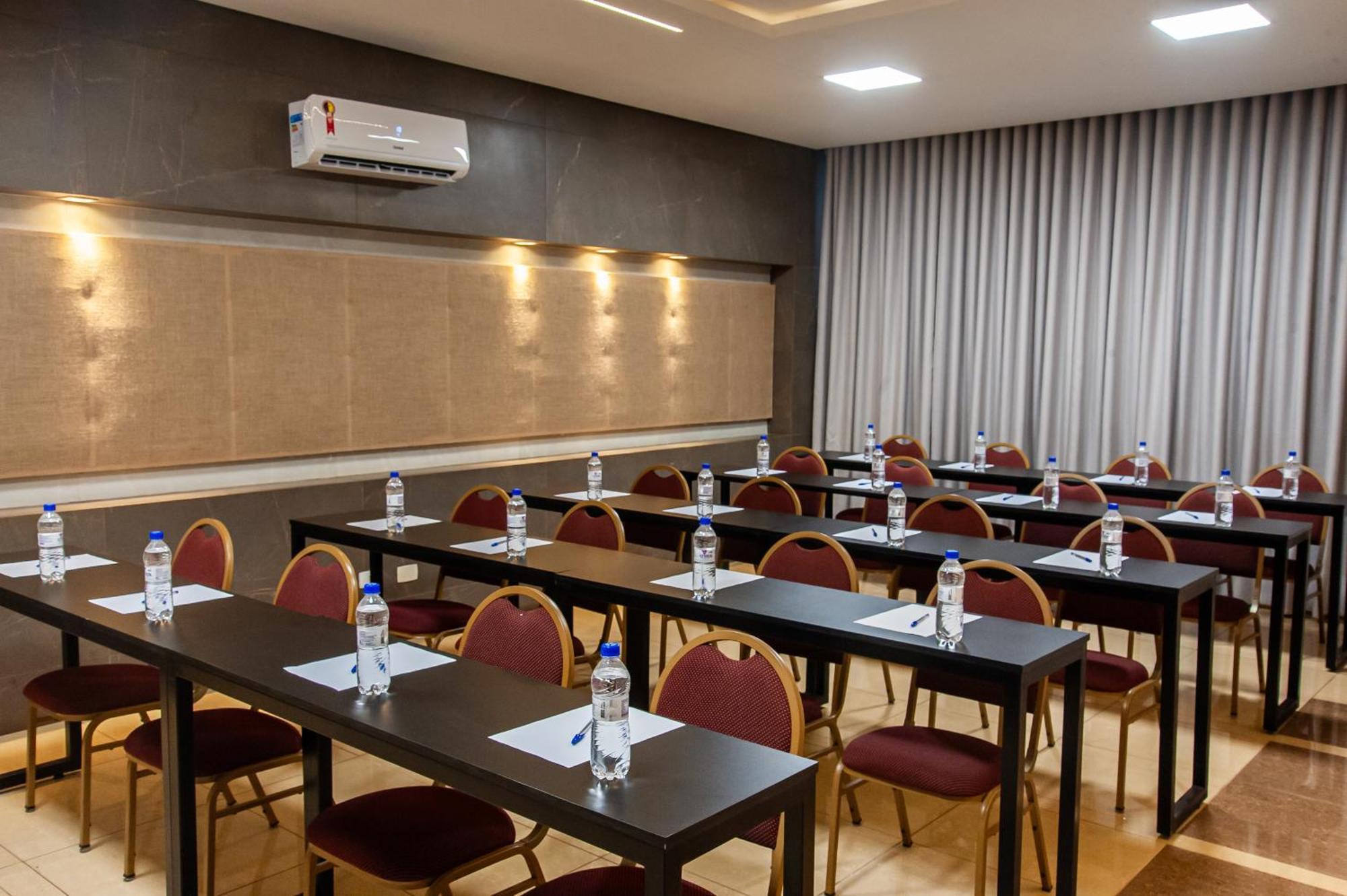 London Hotel לונדרינה מראה חיצוני תמונה