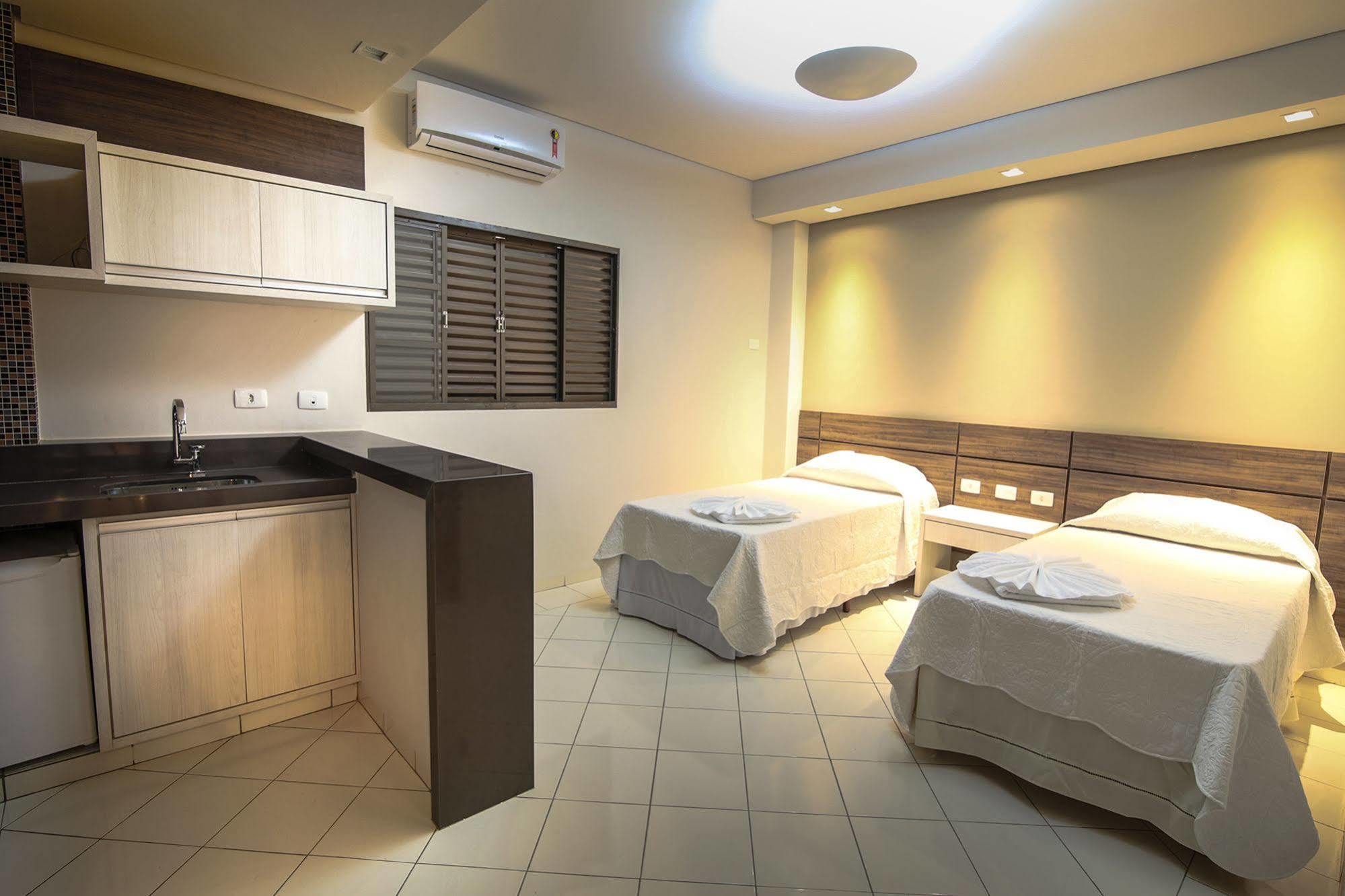 London Hotel לונדרינה מראה חיצוני תמונה